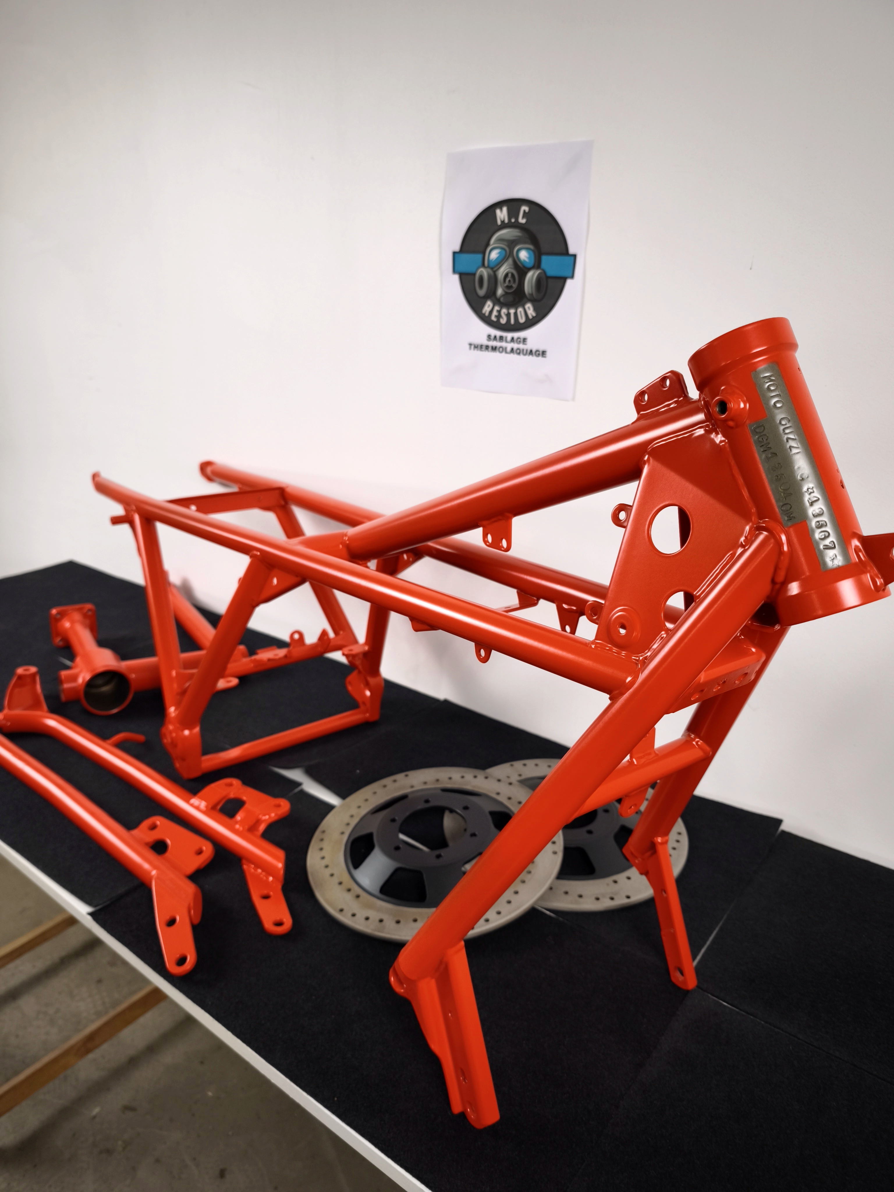 Cadre moto thermolaqué rouge - MC Restor Nîmes Gard