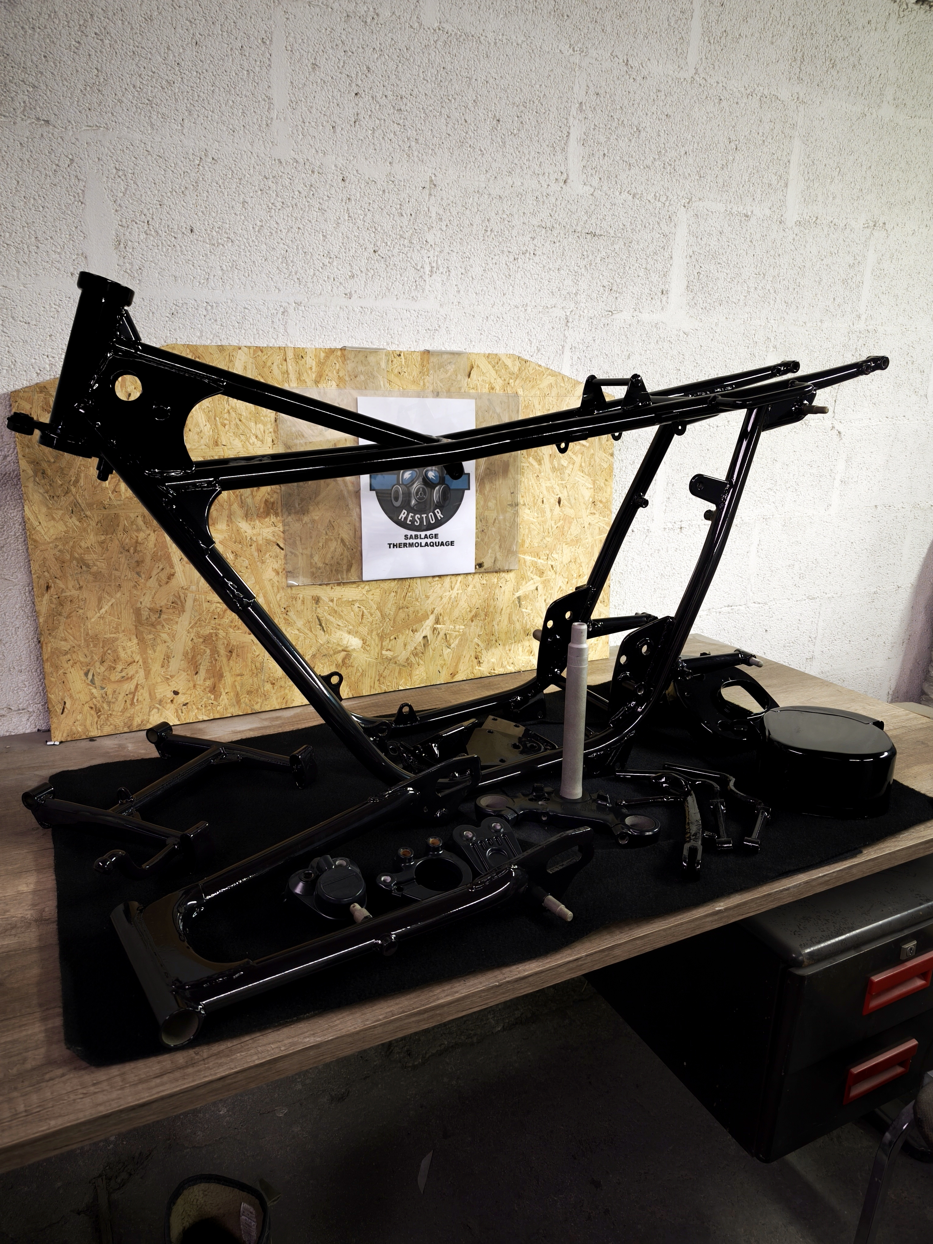 Cadre moto complet thermolaqué noir - Restauration Nîmes