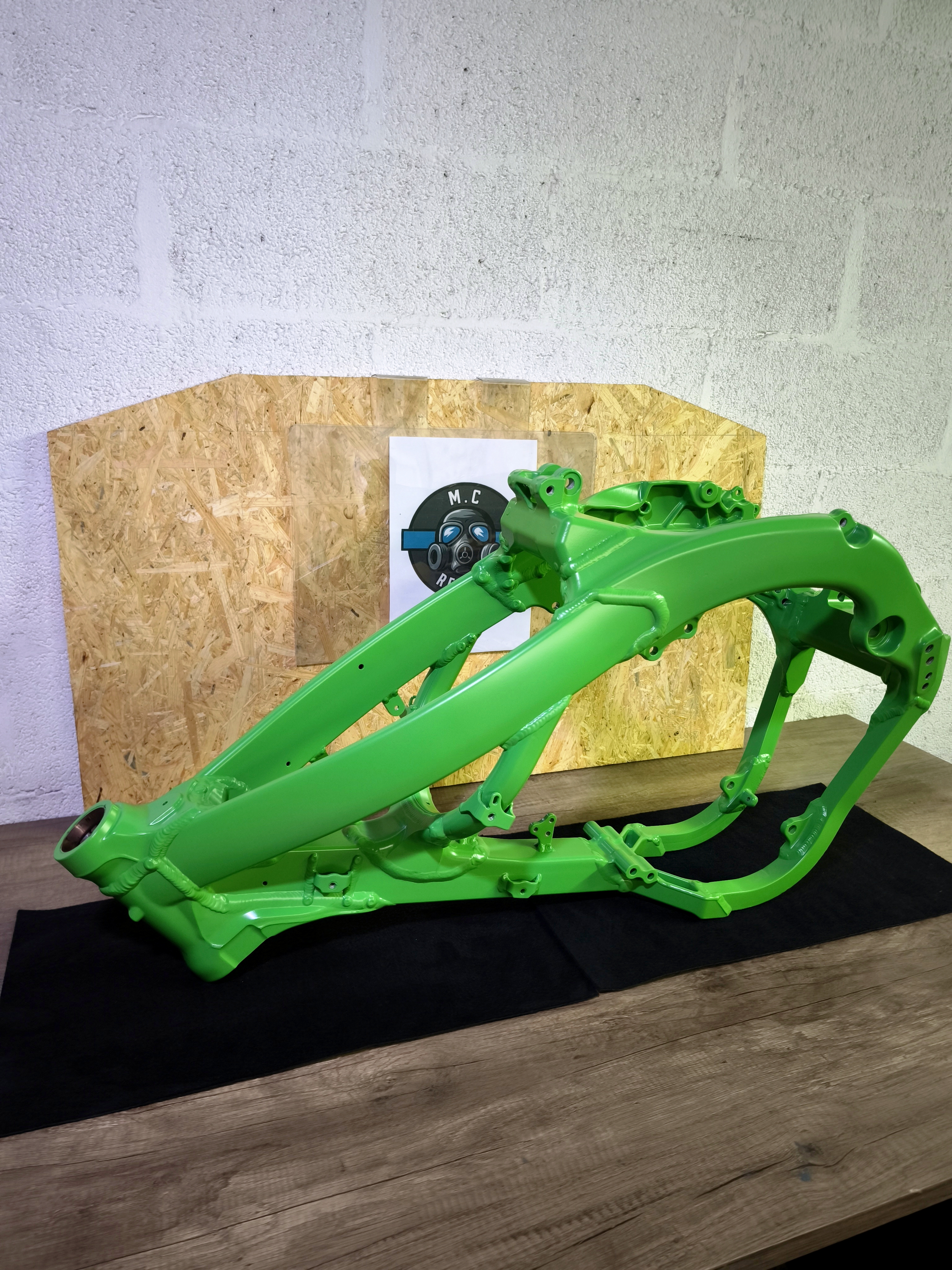Cadre moto thermolaqué vert Kawasaki - Thermolaquage Nîmes