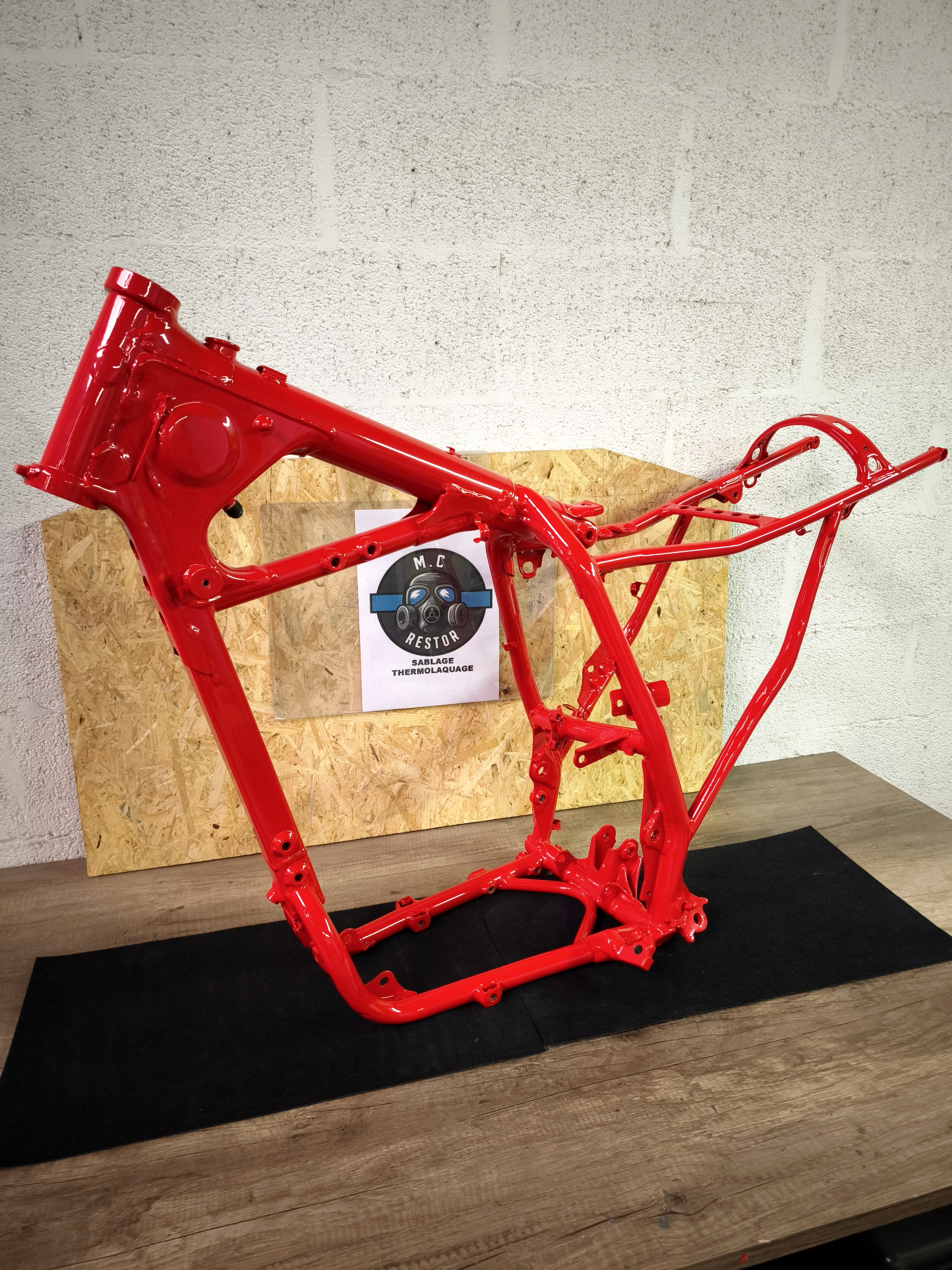 Cadre moto thermolaqué rouge - MC Restor Nîmes Gard