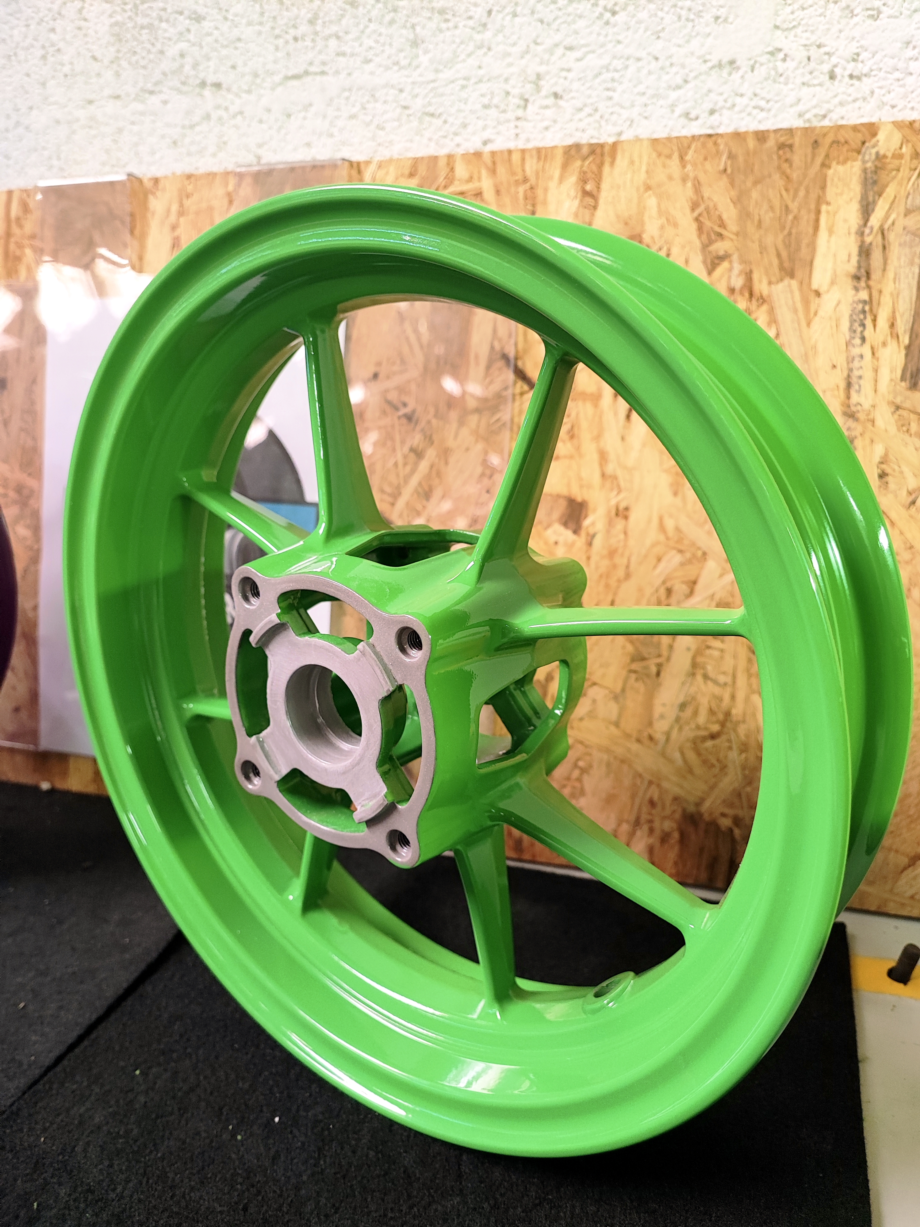 Jante moto thermolaquée vert Kawasaki - Peinture Gard